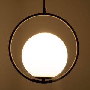 GloboStar® MADRID 00931 Μοντέρνο Κρεμαστό Φωτιστικό Οροφής Μονόφωτο 1 x E27 Μαύρο Μεταλλικό Γυάλινο Μπάλα Μ30 x Π20 x Υ30cm