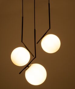 GloboStar® MONROE 00952 Μοντέρνο Κρεμαστό Φωτιστικό Οροφής Τρίφωτο 3 x E27 Μαύρο – Λευκό Μεταλλικό Μπάλα Φ60 x Υ50cm