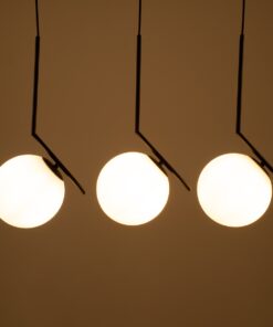 GloboStar® MONROE 00954 Μοντέρνο Κρεμαστό Φωτιστικό Οροφής Τρίφωτο 3 x E27 Μαύρο – Λευκό Μεταλλικό Μπάλα Μ74 x Π25 x Υ50cm