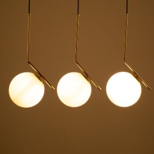 GloboStar® MONROE 00955 Μοντέρνο Κρεμαστό Φωτιστικό Οροφής Τρίφωτο 3 x E27 Χρυσό – Λευκό Μεταλλικό Μπάλα Μ74 x Π25 x Υ50cm