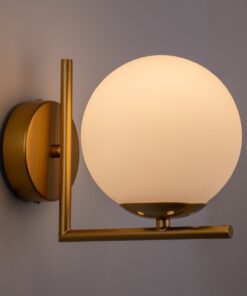 GloboStar® JADA 01426 Μοντέρνο Φωτιστικό Τοίχου Απλίκα Μονόφωτο Μεταλλικό Χρυσό με Λευκό Ματ Γυαλί Μ15 x Π21.5 x Υ18cm