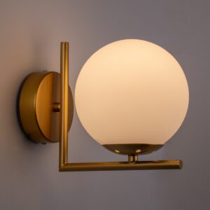 GloboStar® JADA 01426 Μοντέρνο Φωτιστικό Τοίχου Απλίκα Μονόφωτο Μεταλλικό Χρυσό με Λευκό Ματ Γυαλί Μ15 x Π21.5 x Υ18cm