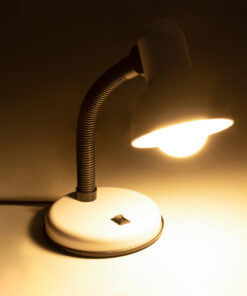 GloboStar® STUDENT WHITE 01531 Μοντέρνο Επιτραπέζιο Φωτιστικό Γραφείου Μονόφωτο 1 x E27 Λευκό Μεταλλικό με Διακόπτη ΟN/OFF Καμπάνα Φ12 x Υ32cm