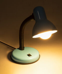 GloboStar® STUDENT BLUE 01532 Μοντέρνο Επιτραπέζιο Φωτιστικό Γραφείου Μονόφωτο 1 x E27 Θαλασσί με Λευκό Μεταλλικό με Διακόπτη ΟN/OFF Καμπάνα Φ12 x Υ32cm