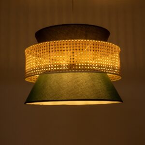 GloboStar® SAIGE 01916 Boho Κρεμαστό Φωτιστικό Οροφής Μονόφωτο 1 x E27 AC220-240V IP20 – Φ50 x Υ36cm – Μπεζ Μπαμπού Πλέγμα με Πράσινο και Μαύρο Υφασμάτινο Καπέλο – 5 Χρόνια Εγγύηση