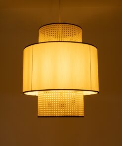 GloboStar® SAIGE 01917 Boho Κρεμαστό Φωτιστικό Οροφής Μονόφωτο 1 x E27 AC220-240V IP20 – Φ50 x Υ60cm – Μπεζ με Λευκό και Μαύρες Λεπτομέρειες Ξύλινο Μπαμπού Πλέγμα – 5 Χρόνια Εγγύηση