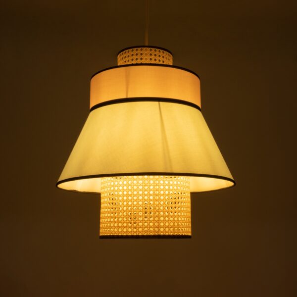GloboStar® SAIGE 01920 Boho Κρεμαστό Φωτιστικό Οροφής Μονόφωτο 1 x E27 AC220-240V IP20 – Φ50 x Υ54cm – Μπεζ Ξύλινο με Ροζ Γαλάζιο και Μαύρες Λεπτομέρειες Πλέγμα – 5 Χρόνια Εγγύηση