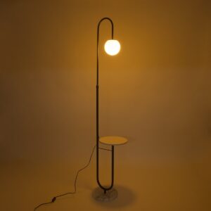 GloboStar® CORDELIA 02026 Μοντέρνο Επιδαπέδιο Φωτιστικό Τραπεζάκι Μονόφωτο 1 x E27 AC220-240V IP20 – Μ30 x Π38 x Υ180cm – Μαύρο με Λευκό Μεταλλικό & Γυάλινη Γαλακτερή Μπάλα – 5 Χρόνια Εγγύηση