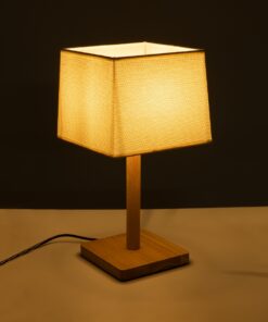 GloboStar® KOLIPE 02038 Μοντέρνο Επιτραπέζιο Φωτιστικό Μονόφωτο 1 x E27 AC220-240V IP20 – Μ20 x Π20 x Υ38cm – Μπεζ Ξύλινη Βάση με Μπεζ Πλεκτό Καπέλο – 5 Χρόνια Εγγύηση