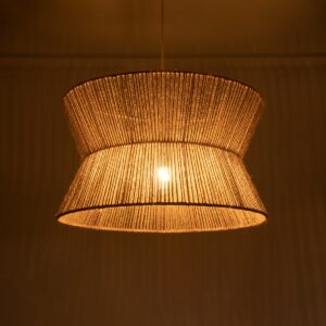 GloboStar® BISBEE 02204 Boho Κρεμαστό Φωτιστικό Οροφής Μονόφωτο 1 x E27 AC220-240V IP20 – Φ50 x Υ28cm – Μπεζ Λεπτό Σχοινί Τριχιά Πλέγμα – 5 Χρόνια Εγγύηση