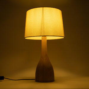 GloboStar® BERKBAY 02319 Boho Επιτραπέζιο Φωτιστικό Μονόφωτο 1 x E27 AC220-240V IP20 – Φ32 x Υ55cm – Μπεζ Ξύλινο με Μπεζ Υφασμάτινο Καπέλο – 5 Χρόνια Εγγύηση