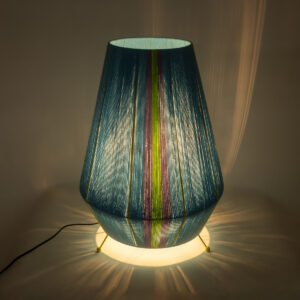 GloboStar® SALERNO 02333 Boho Επιδαπέδιο Φωτιστικό Μονόφωτο 1 x E27 AC220-240V IP20 – Φ50 x Υ70cm – Γαλάζιο με Μωβ και Πράσινο με Κίτρινες Λεπτομέριες Λεπτό Νήμα Βαμβακερό Πλέγμα