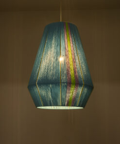 GloboStar® SALERNO 02336 Boho Κρεμαστό Φωτιστικό Οροφής Μονόφωτο 1 x E27 AC220-240V IP20 – Φ50 x Υ60cm – Γαλάζιο με Μωβ και Πράσινο με Κίτρινες Λεπτομέριες Λεπτό Νήμα Βαμβακερό Πλέγμα