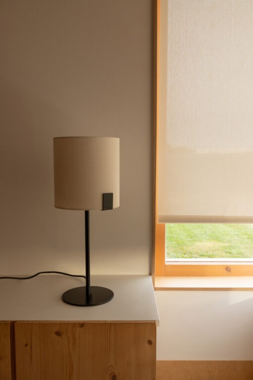 Faro Barcelona NILA TABLE LAMP BLACK W/ WHITE SHADE 1xE27 – 20054FR