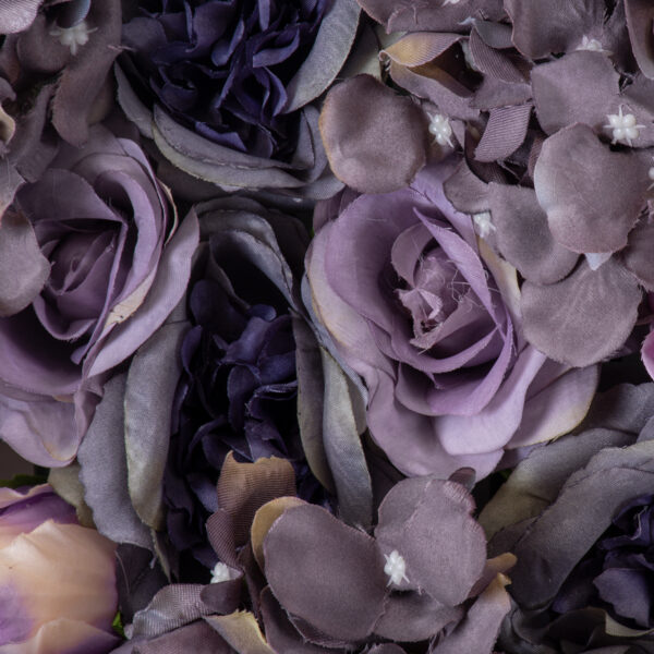 GloboStar® Artificial Garden ROSES STORY 20352 Τεχνητό Διακοσμητικό Πάνελ Λουλουδιών – Κάθετος Κήπος σύνθεση Μωβ & Ροζ Τριαντάφυλλα Μ40 x Π60 x Υ8cm