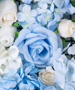 GloboStar® Artificial Garden ROSES STORY 20353 Τεχνητό Διακοσμητικό Πάνελ Λουλουδιών – Κάθετος Κήπος σύνθεση Μπλε & Μπεζ Τριαντάφυλλα Μ40 x Π60 x Υ10cm