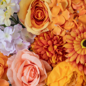GloboStar® Artificial Garden ROSES STORY 20354 Τεχνητό Διακοσμητικό Πάνελ Λουλουδιών – Κάθετος Κήπος σύνθεση Πορτοκαλί & Ροζ Τριαντάφυλλα Μ40 x Π60 x Υ12cm