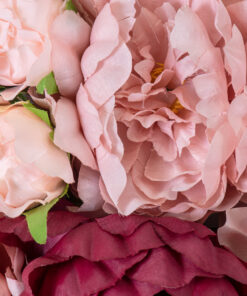 GloboStar® Artificial Garden ROSES STORY 20355 Τεχνητό Διακοσμητικό Πάνελ Λουλουδιών – Κάθετος Κήπος σύνθεση Ροζ & Βυσσινί Τριαντάφυλλα Μ40 x Π60 x Υ8cm