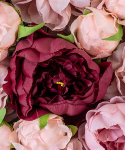 GloboStar® Artificial Garden ROSES STORY 20355 Τεχνητό Διακοσμητικό Πάνελ Λουλουδιών – Κάθετος Κήπος σύνθεση Ροζ & Βυσσινί Τριαντάφυλλα Μ40 x Π60 x Υ8cm