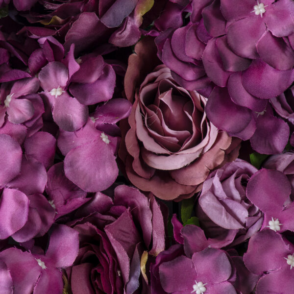 GloboStar® Artificial Garden ROSES STORY 20356 Τεχνητό Διακοσμητικό Πάνελ Λουλουδιών – Κάθετος Κήπος σύνθεση Φουξ & Βυσσινί Τριαντάφυλλα Μ40 x Π60 x Υ10cm