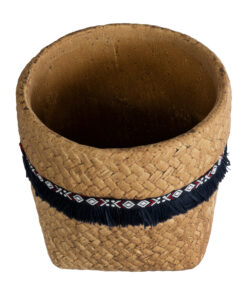 GloboStar® Artificial Garden GUATEMALA 20503 Διακοσμητικό Κεραμικό Κασπώ Γλάστρα – Flower Pot Καφέ με Μπλε Υφασμάτινη Κορδέλα και Λευκές – Κόκκινες Λεπτομέρειες Φ16.5 x Υ15.5cm