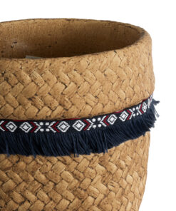 GloboStar® Artificial Garden GUATEMALA 20503 Διακοσμητικό Κεραμικό Κασπώ Γλάστρα – Flower Pot Καφέ με Μπλε Υφασμάτινη Κορδέλα και Λευκές – Κόκκινες Λεπτομέρειες Φ16.5 x Υ15.5cm