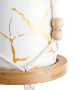 GloboStar® Artificial Garden USBOA 20545 Κρεμαστό Διακοσμητικό Κεραμικό Κασπώ Γλάστρα – Flower Pot Λευκό με Χρυσές Λεπτομέρειες και Μπεζ Ξύλινη Βάση Φ10 x Υ40cm