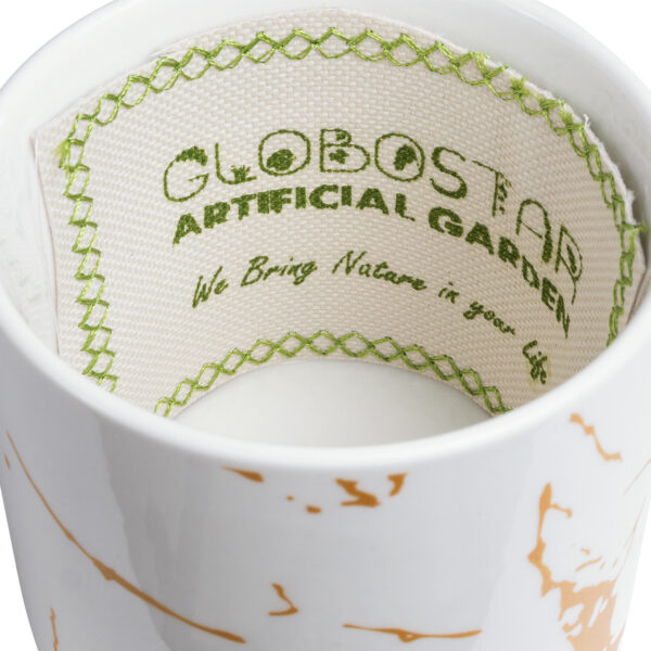 GloboStar® Artificial Garden USBOA 20545 Κρεμαστό Διακοσμητικό Κεραμικό Κασπώ Γλάστρα – Flower Pot Λευκό με Χρυσές Λεπτομέρειες και Μπεζ Ξύλινη Βάση Φ10 x Υ40cm