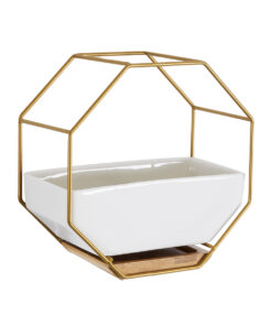 GloboStar® Artificial Garden MANDRITE 20556 Διακοσμητικό Κεραμικό Κασπώ Γλάστρα – Flower Pot Λευκό με Χρυσό Μεταλλικό Πλέγμα και Καφέ Ξύλινη Βάση Μ18 x Π10 x Υ18cm