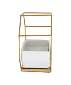 GloboStar® Artificial Garden MANDRITE 20556 Διακοσμητικό Κεραμικό Κασπώ Γλάστρα – Flower Pot Λευκό με Χρυσό Μεταλλικό Πλέγμα και Καφέ Ξύλινη Βάση Μ18 x Π10 x Υ18cm