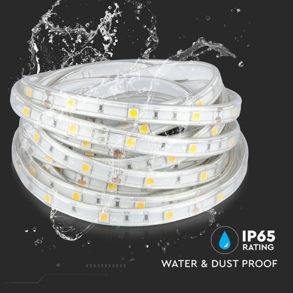 Αδιάβροχη LED ταινία IP65, ιδανική για εξωτερικούς χώρους, ανθεκτική σε σκόνη και νερό.