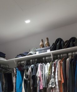 Φωτιστικό LED οροφής για ντουλάπα, ενσωματωμένο, μοντέρνος σχεδιασμός, ιδανικό για εξοικονόμηση χώρου.