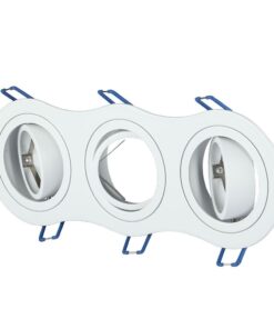 Τρίπλο σποτ οροφής λευκό, ρυθμιζόμενο, για σύγχρονο φωτισμό εσωτερικού χώρου με κομψό σχεδιασμό.