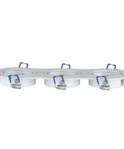 Τριπλό σποτ οροφής LED λευκού χρώματος, ιδανικό για ενσωμάτωση σε ψευδοροφές, με ρυθμιζόμενη κατεύθυνση φωτισμού.