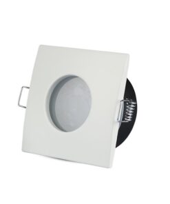 Τετράγωνο σποτ φωτιστικό οροφής λευκού χρώματος, κατάλληλο για εσωτερική χρήση και σύγχρονο σχεδιασμό.