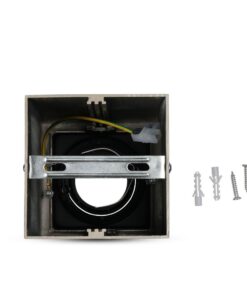 Ενσωματωμένος σποτ φωτισμός τετράγωνος με βάση, ιδανικός για τοποθέτηση σε οροφές. Περιλαμβάνει εξαρτήματα συναρμολόγησης.