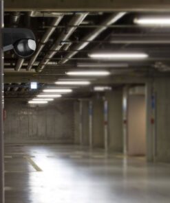Κάμερα ασφαλείας PTZ για εσωτερικούς χώρους, ιδανική για παρακολούθηση υπόγειων γκαράζ και αποθήκες.