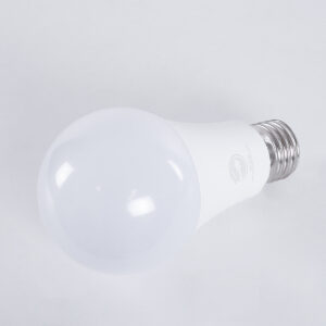 GloboStar® 60054 Λάμπα LED E27 A60 Γλόμπος 10W 990lm 260° AC 175-265V IP20 Φ6 x Υ11cm Ψυχρό Λευκό 6000K με Αισθητήρα Κίνησης Micro Wave – 3 Χρόνια Εγγύηση
