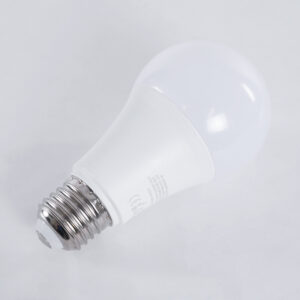 GloboStar® 60054 Λάμπα LED E27 A60 Γλόμπος 10W 990lm 260° AC 175-265V IP20 Φ6 x Υ11cm Ψυχρό Λευκό 6000K με Αισθητήρα Κίνησης Micro Wave – 3 Χρόνια Εγγύηση