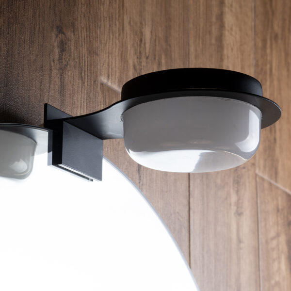 GloboStar® KIARA 60400 Μοντέρνο Φωτιστικό Τοίχου – Απλίκα Καθρέπτη Μπάνιου με 3 Τρόπους Τοποθέτησης LED 5W 560lm 120° AC 220-240V IP44 Μ10 x Π13 x Υ3cm – Φυσικό Λευκό 4500K – Μαύρο – 3 Χρόνια Εγγύηση