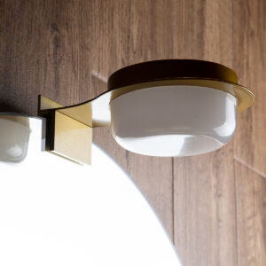 GloboStar® KIARA 60401 Μοντέρνο Φωτιστικό Τοίχου – Απλίκα Καθρέπτη Μπάνιου με 3 Τρόπους Τοποθέτησης LED 5W 560lm 120° AC 220-240V IP44 Μ10 x Π13 x Υ3cm – Φυσικό Λευκό 4500K – Χρυσό – 3 Χρόνια Εγγύηση