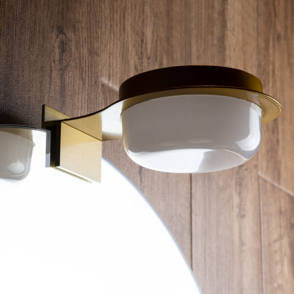 GloboStar® KIARA 60401 Μοντέρνο Φωτιστικό Τοίχου – Απλίκα Καθρέπτη Μπάνιου με 3 Τρόπους Τοποθέτησης LED 5W 560lm 120° AC 220-240V IP44 Μ10 x Π13 x Υ3cm – Φυσικό Λευκό 4500K – Χρυσό – 3 Χρόνια Εγγύηση