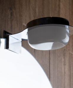 GloboStar® KIARA 60402 Μοντέρνο Φωτιστικό Τοίχου – Απλίκα Καθρέπτη Μπάνιου με 3 Τρόπους Τοποθέτησης LED 5W 560lm 120° AC 220-240V IP44 Μ10 x Π13 x Υ3cm – Φυσικό Λευκό 4500K – Χρώμιο Νίκελ – 3 Χρόνια Εγγύηση