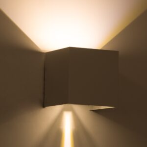 GloboStar® AXIS-S 60560 Φωτιστικό Τοίχου – Απλίκα Αρχιτεκτονικού Φωτισμού Εσωτερικού/Εξωτερικού Χώρου Up & Down LED 10W 1150lm 10 έως 60° AC 220-240V Αδιάβροχο IP65 Μ10 x Π10 x Υ10cm – Θερμό Λευκό 2700K – Λευκό – Bridgelux Chip – 3 Years Warranty