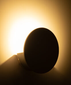 GloboStar® REDONDO 60572 Φωτιστικό Τοίχου – Απλίκα Αρχιτεκτονικού Φωτισμού Εσωτερικού/Εξωτερικού Χώρου Up or Down LED 10W 1000lm 60° AC220-240V Αδιάβροχο IP65 – Σώμα Αλουμινίου & Tempered Glass – Μ14 x Π14 x Υ4.5cm – Θερμό Λευκό 2700K – Λευκό – Bridgelux Chip – 5 Years Warranty