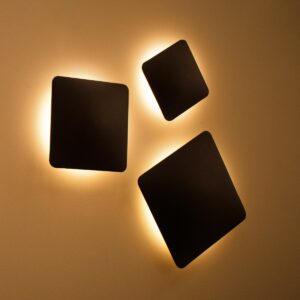 GloboStar® HELIO-S 60664 Φωτιστικό Τοίχου – Απλίκα Αρχιτεκτονικού Φωτισμού Εσωτερικού/Εξωτερικού Χώρου LED 12W 1380lm 120° x 360° AC 220-240V Αδιάβροχο IP65 Μ26 x Π5 x Υ26cm – Θερμό Λευκό 2700K – Μαύρο – Τετράγωνο – Bridgelux Chip – 3 Years Warranty