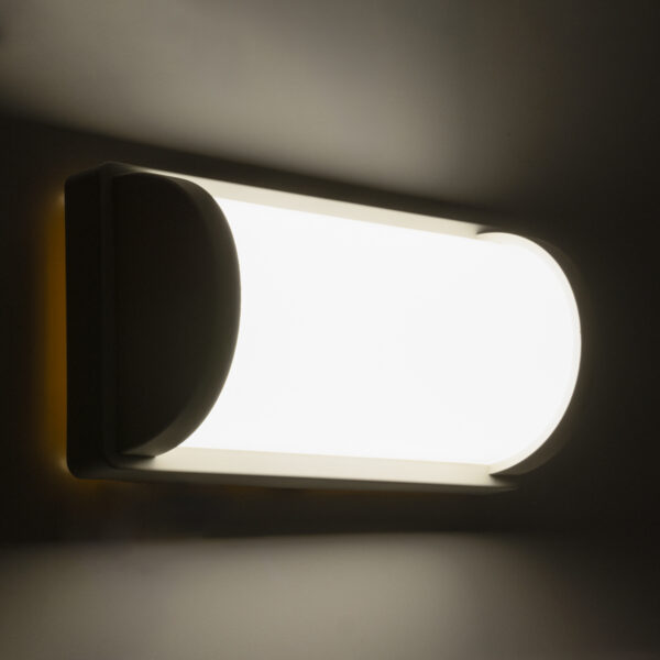 GLOBOSTAR® CELESTIAL 60694  Φωτιστικό Τοίχου – Απλίκα Εσωτερικού/Εξωτερικού Χώρου LED 15W 1575lm 120° AC175-265V Αδιάβροχο IP65 – Πλαστικό Σώμα – Φυσικό λευκό 4500K – Μ26 x Π9 x Υ13.5cm – Λευκό – Bridgelux Chip – 3 Χρόνια Εγγύηση