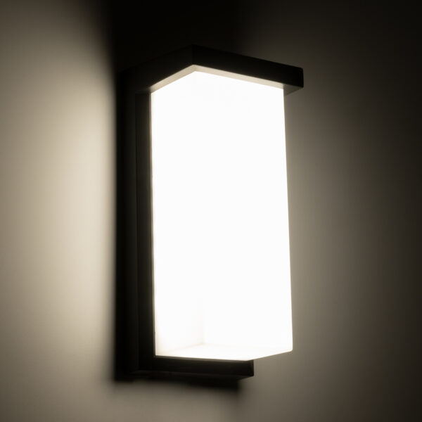 GLOBOSTAR® LOFT 60758 Φωτιστικό Τοίχου – Απλίκα Εσωτερικού/Εξωτερικού Χώρου LED 18W 1890lm 120° AC175-265V Αδιάβροχο IP65 – Πλαστικό Σώμα – Φυσικό λευκό 4500K – Μ24.5 x Π11 x Υ9.5cm – Μαύρο – Bridgelux Chip – 3 Χρόνια Εγγύηση
