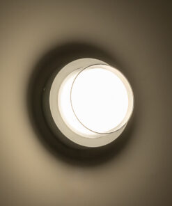 GLOBOSTAR® NEXUS 60762 Φωτιστικό Τοίχου – Απλίκα Εσωτερικού/Εξωτερικού Χώρου LED 10W 1050lm 120° AC175-265V Αδιάβροχο IP65 – Πλαστικό Σώμα – Φυσικό λευκό 4500K – Φ17 x Υ9cm – Γκρι – Bridgelux Chip – 3 Χρόνια Εγγύηση