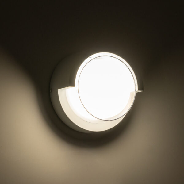 GLOBOSTAR® APEX 60766 Φωτιστικό Τοίχου – Απλίκα Εσωτερικού/Εξωτερικού Χώρου LED 10W 1050lm 120° AC175-265V Αδιάβροχο IP65 – Πλαστικό Σώμα – Φυσικό λευκό 4500K – Φ17 x Υ9cm – Λευκό – Bridgelux Chip – 3 Χρόνια Εγγύηση